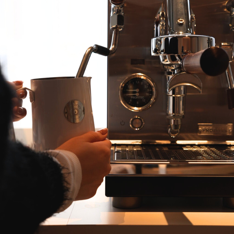 PESADO Milk Jug White(Round spout)(ペサド ミルク ジャグ ラウンド スパウト)